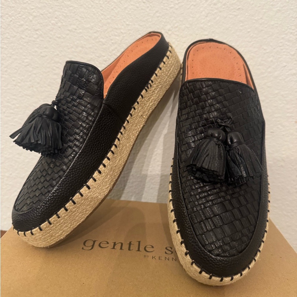 Kenneth Cole Black Woven Womens loafers. Size 8.5 NIB